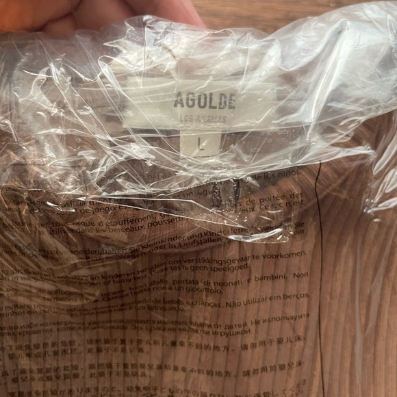 Agolde Alma Shrunken Long Sleeve in Beeswax - Picture 4 of 5